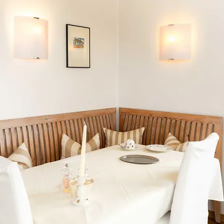 Hotel Haus Koebesine 15 *